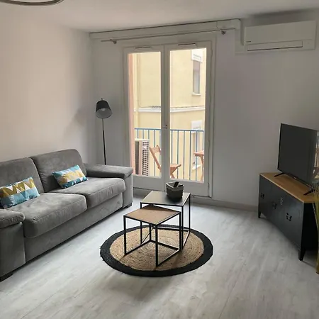 T3 Moderne, Spacieux & Climatise - Parking Prive Apartment *