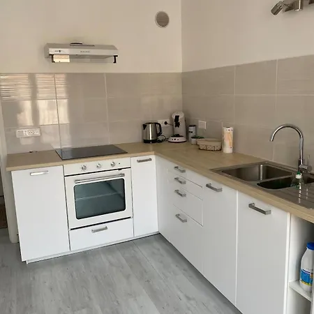 T3 Moderne, Spacieux & Climatise - Parking Prive Apartment