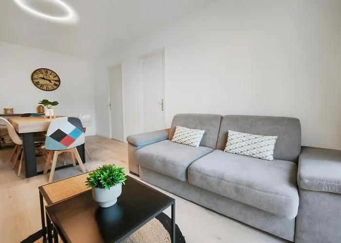 T3 Moderne, Spacieux & Climatise - Parking Prive