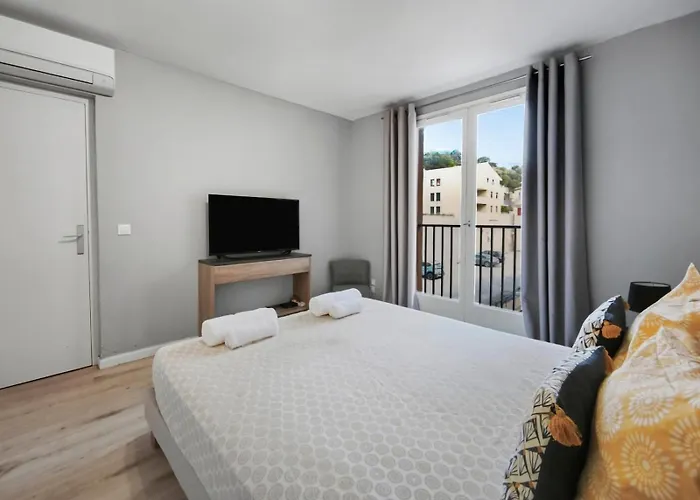 T3 Moderne, Spacieux & Climatise - Parking Prive *